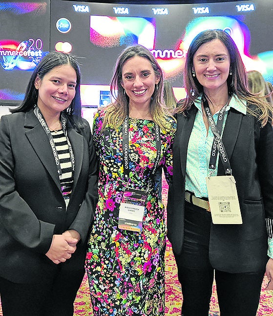 Paola Arias, directora de la Banca de las Oportunidades; María Quiñones, presidente ejecutiva de la Cámara Colombiana de Comercio Electrónico; y Cristina Müller, jefe de Asuntos Gubernamentales y Regulatorios de Visa.