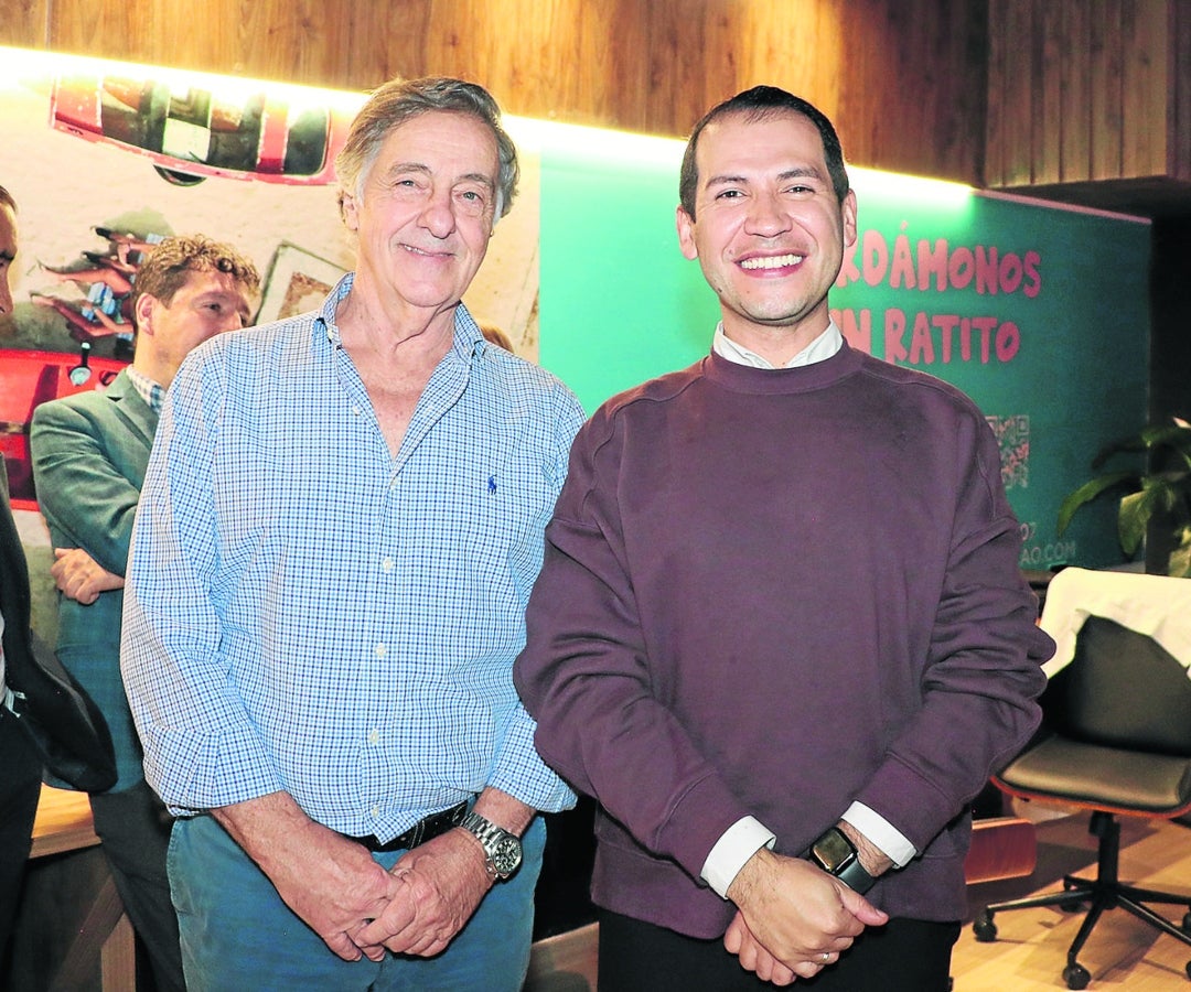 David Vaca, gerente estratégico de Nuestro Bogotá; y Víctor Manuel Dapena, director de la Oficina de Turismo de Curaçao.