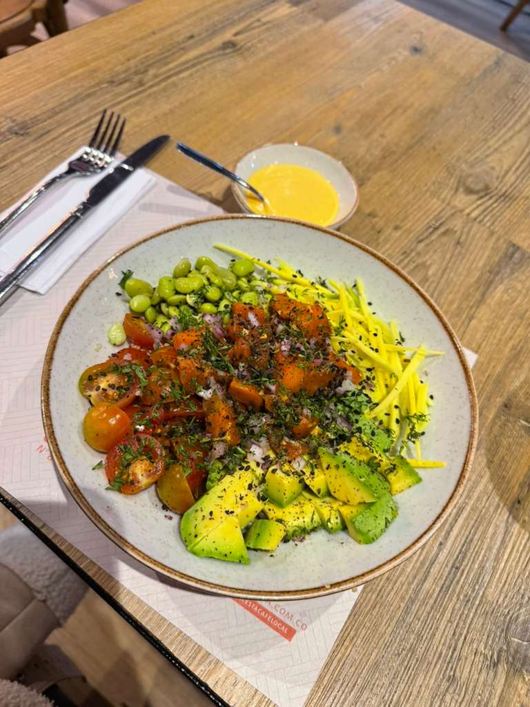 Bowl de salmón, ideal para quienes aman lo saludable