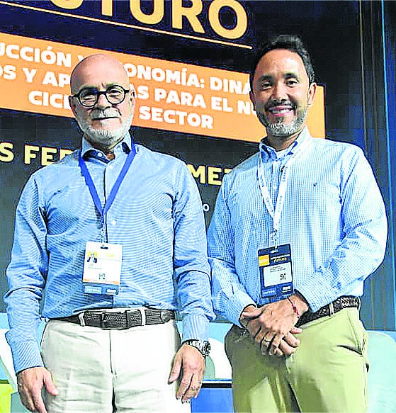 Diego Prieto, presidente del Banco Caja Social; y Julián Perdomo, presidente de Constructora Bolívar.