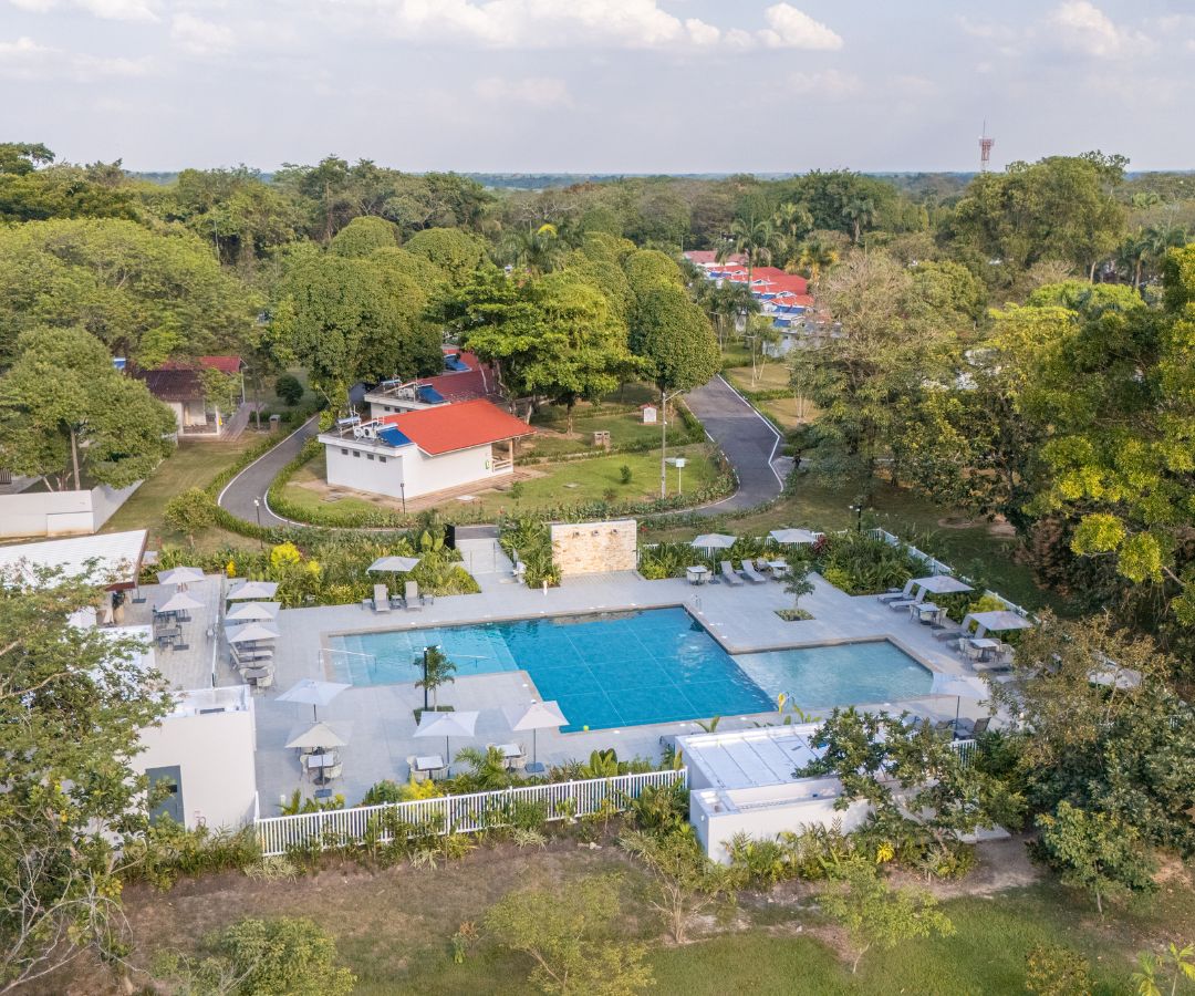 El Hotel Alcaraván Colsubsidio en el Meta es un espacio que integra prácticas sostenibles para cuidar el entorno y promover un turismo responsable.