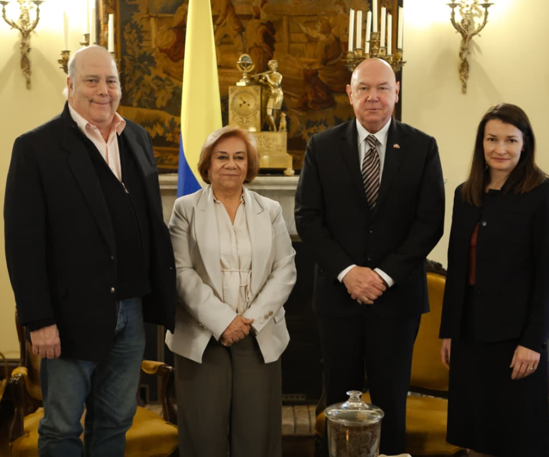 Reunión con John McNamara