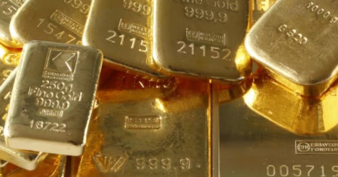 El oro recorta pérdidas por pausa en el alza del dólar y bonos del Tesoro