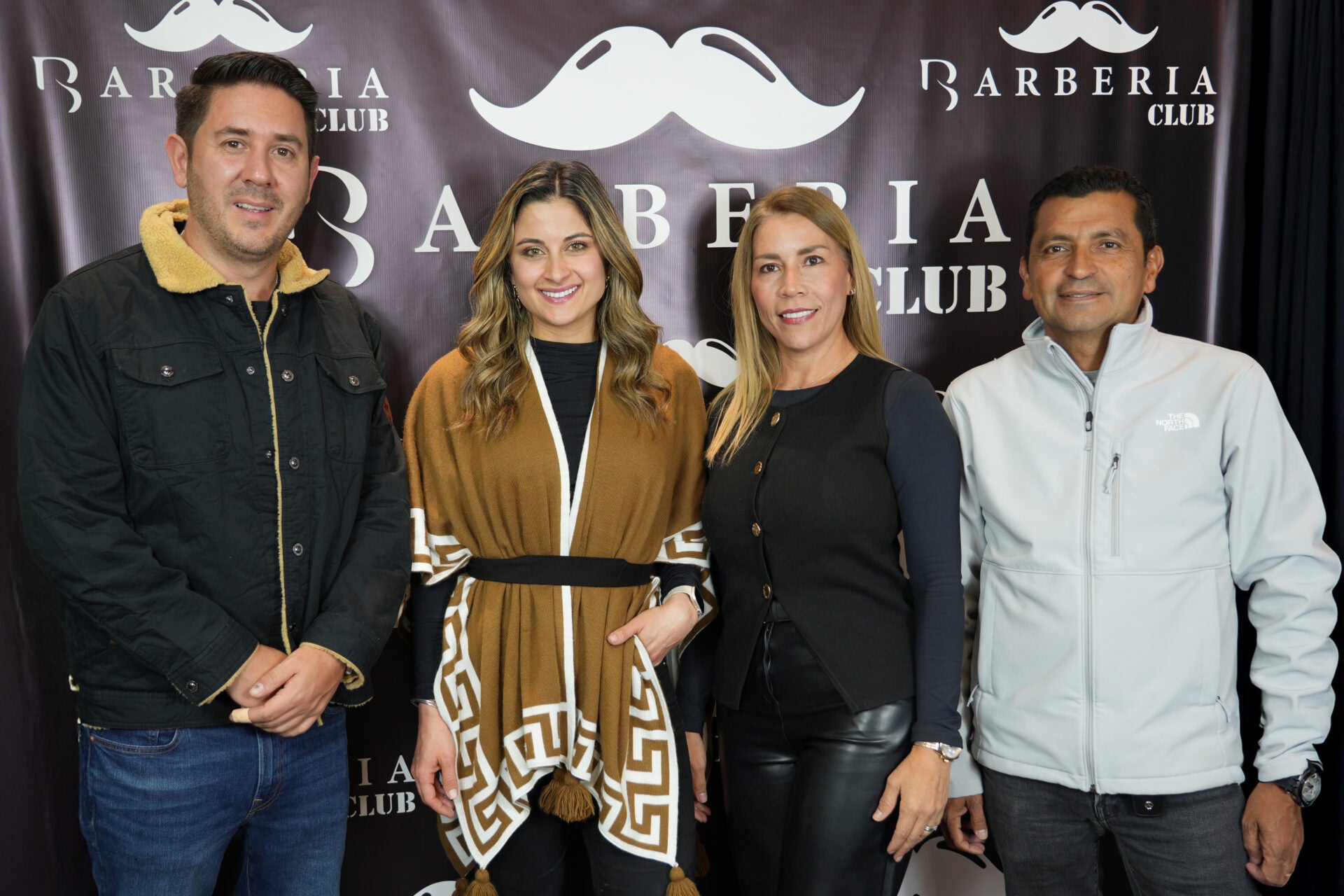David Lee, gerente de La Bodega BBQ Market; Daniela Hernández, presentadora de RCN Televisión; Sandra Romero, socia de La Bodega BBQ Market; y Alexander Suárez, CEO de Planiconst.