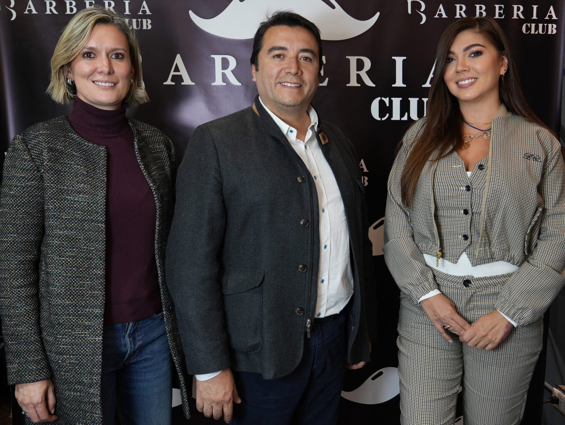 María Alexandra Vargas, gerente de experiencia Central Cervecera; Fredy Cáceres, CEO de Foks Blindajes; y Martha Gómez, gerente general de Subastas y Comercio.