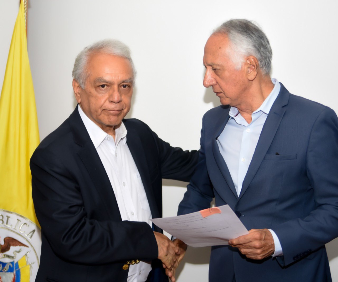 Superintendente de Salud, Bernardo Camacho, con el Ministro de Salud, Guillermo Alfonso Jaramillo