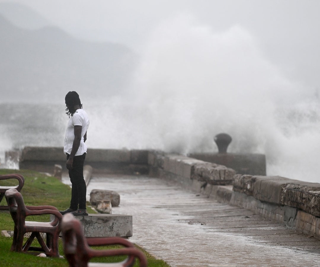 El huracán Melissa se dirige hacia Jamaica como la peor tormenta de la historia de la isla