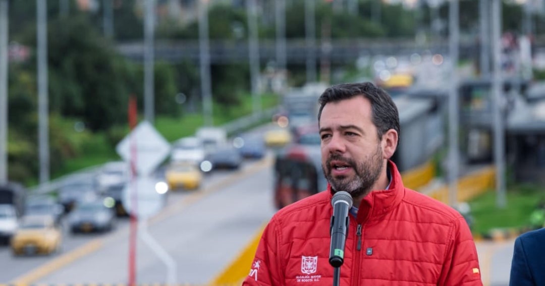 Convenio entre Carlos Galán y el Gobierno por adquisición de flota de buses eléctricos