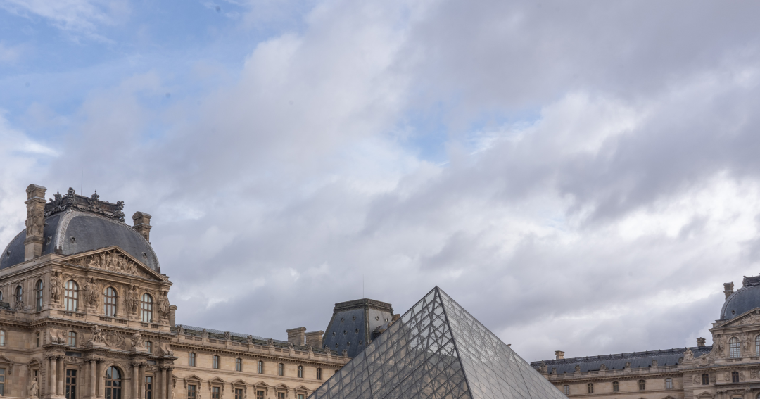 Otros dos sospechosos acusados ​​en la investigación del robo de joyas del Louvre