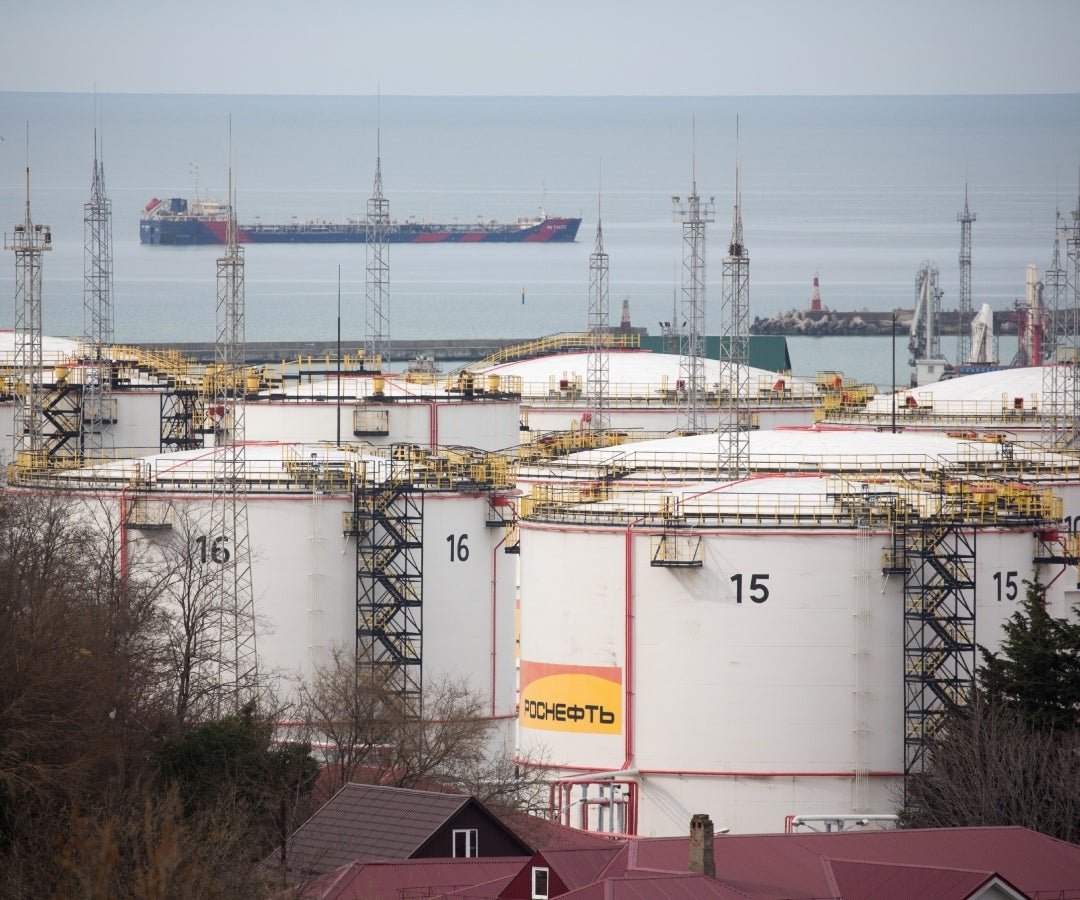 Un petrolero ruso fue incendiado en medio de ataques con drones en el Mar Negro