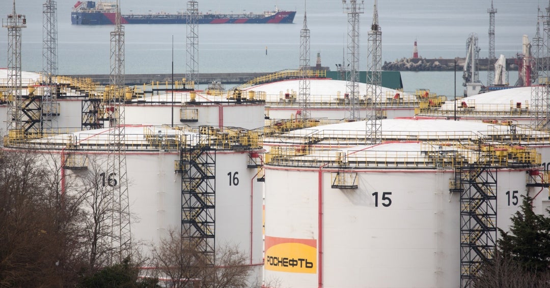 Un petrolero ruso fue incendiado en medio de ataques con drones en el Mar Negro