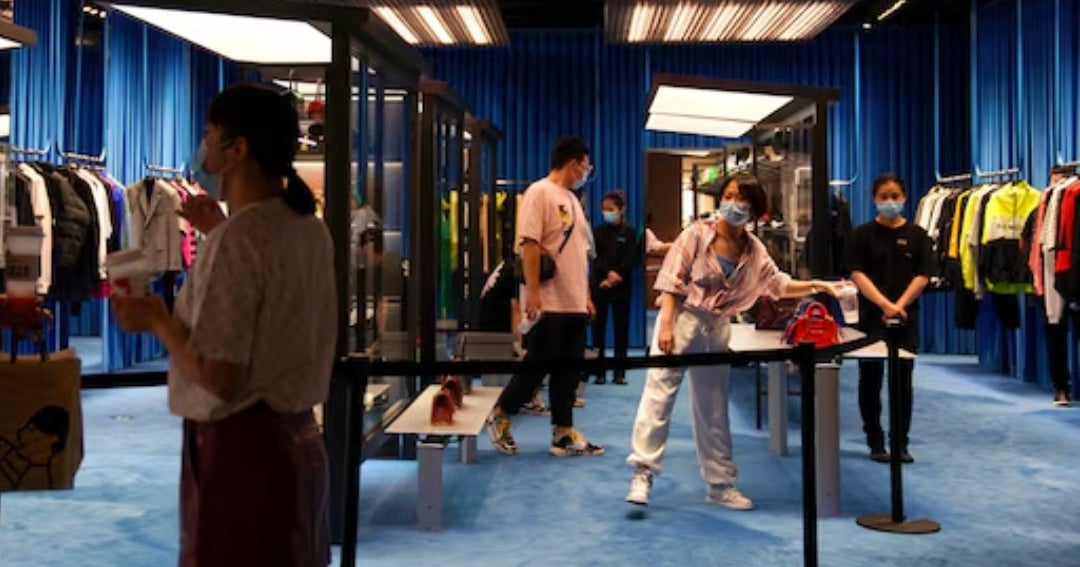 Balenciaga lanzó nueva colección al mercado con un concepto fuera de lo común