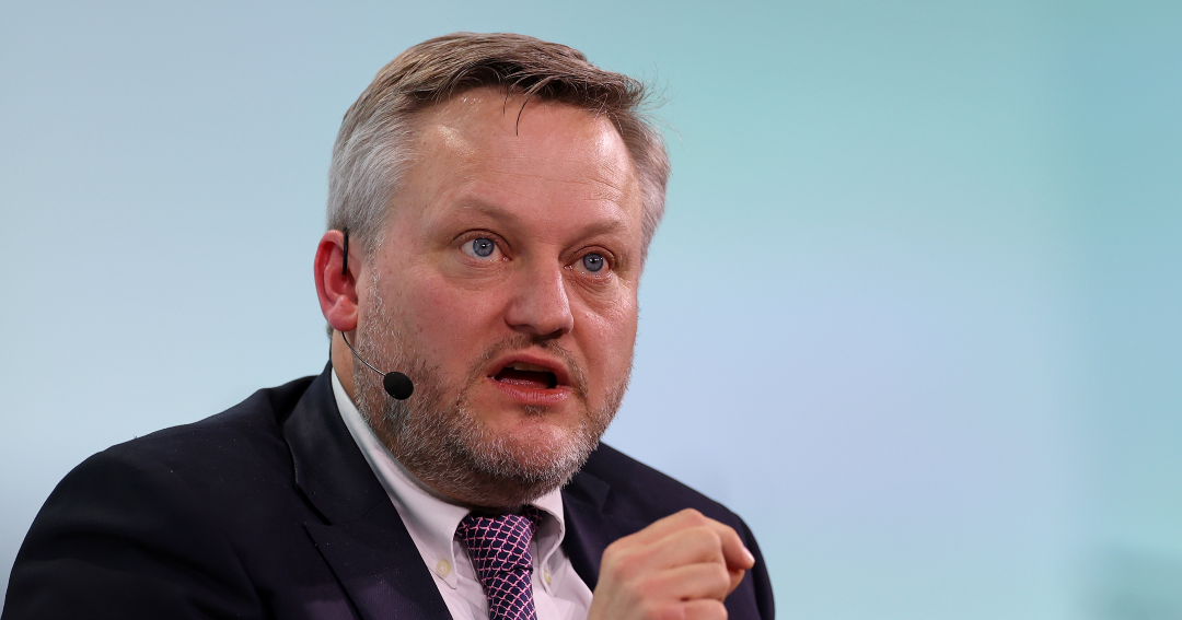 CEO de BP prevé posible declive en abril del crecimiento del suministro petrolero