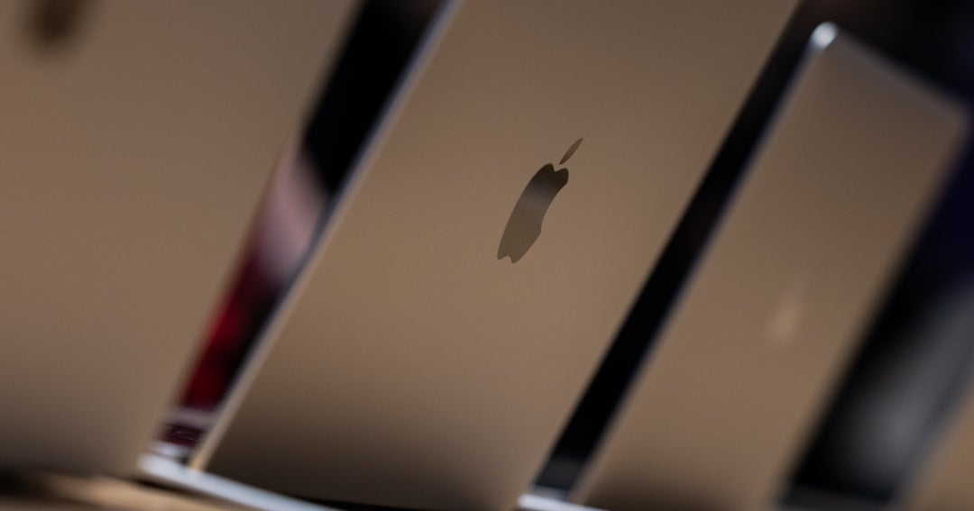 Apple lanzará una computadora portátil de bajo costo para competir con Windows