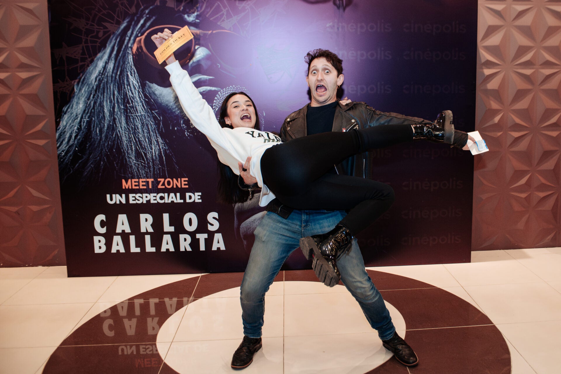 Los actores Nathaly Cantor y Sebastián Toro.