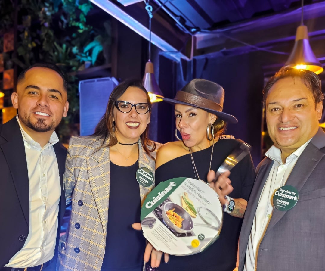 Diego Torres, gerente comercial de Continente S.A.S; Jossete de Simone, directora de marketing de Cuisinart Latam; Maia, cantautora; y Raúl Canoa, director regional de Cuisinart Latam.