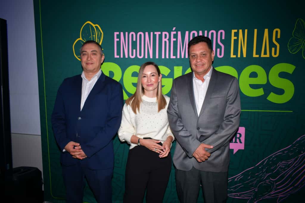 Andrés Gómez:, gerente general de Apostar; Marcela Berrío Alzate, CEO de Berhlan; y Carlos Uribe, asesor general de la Carder.