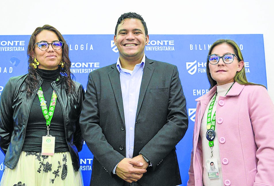 Luz González, representante de la Alcaldía de Cota; José Linares, coordinador de comunicaciones de la Fundación Universitaria Horizonte; y Ángela Ayala, representante de la Alcaldía de Cota.
