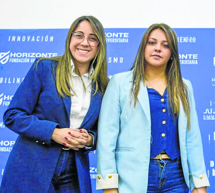 Viviana Puentes, representante de Fincomercio; y Angie Garzón, coordinadora de la Escuela Colombiana de Formación Integral.