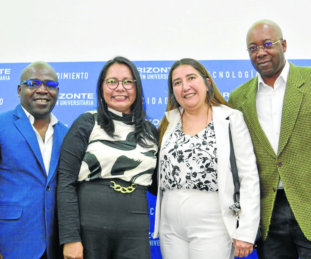 Abdaham Moncoeur, representante de comunicaciones de la Fundación Alfa y Omega Social; Diana Camargo, rectora de la Fundación Universitaria Horizonte; Nubia Guerrero, asesora comercial externa de la Fundación Universitaria Horizonte; y Jean Excil, exembajador de Haití en Colombia.