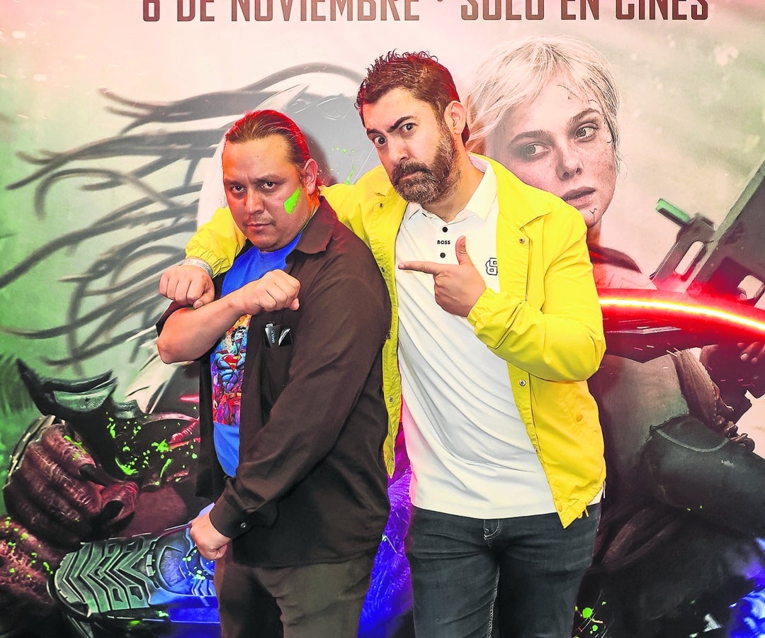 Loki Leonheart, creador de contenido; e Ivan Marín, comediante.