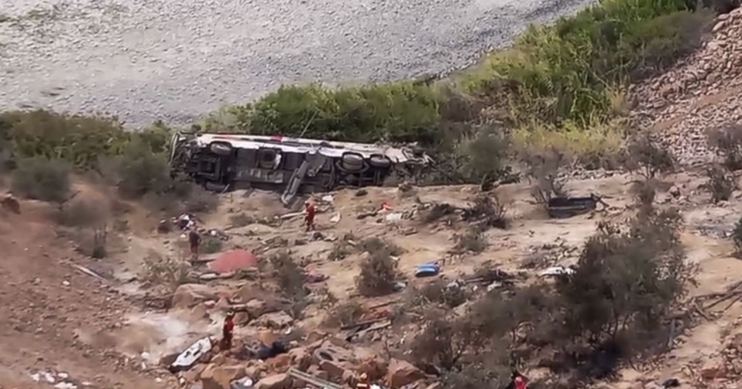 Accidente de autobús en sur de Perú deja al menos 37 muertos y decenas ...