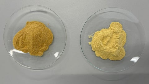 Cáscara de pitahaya amarilla molida.