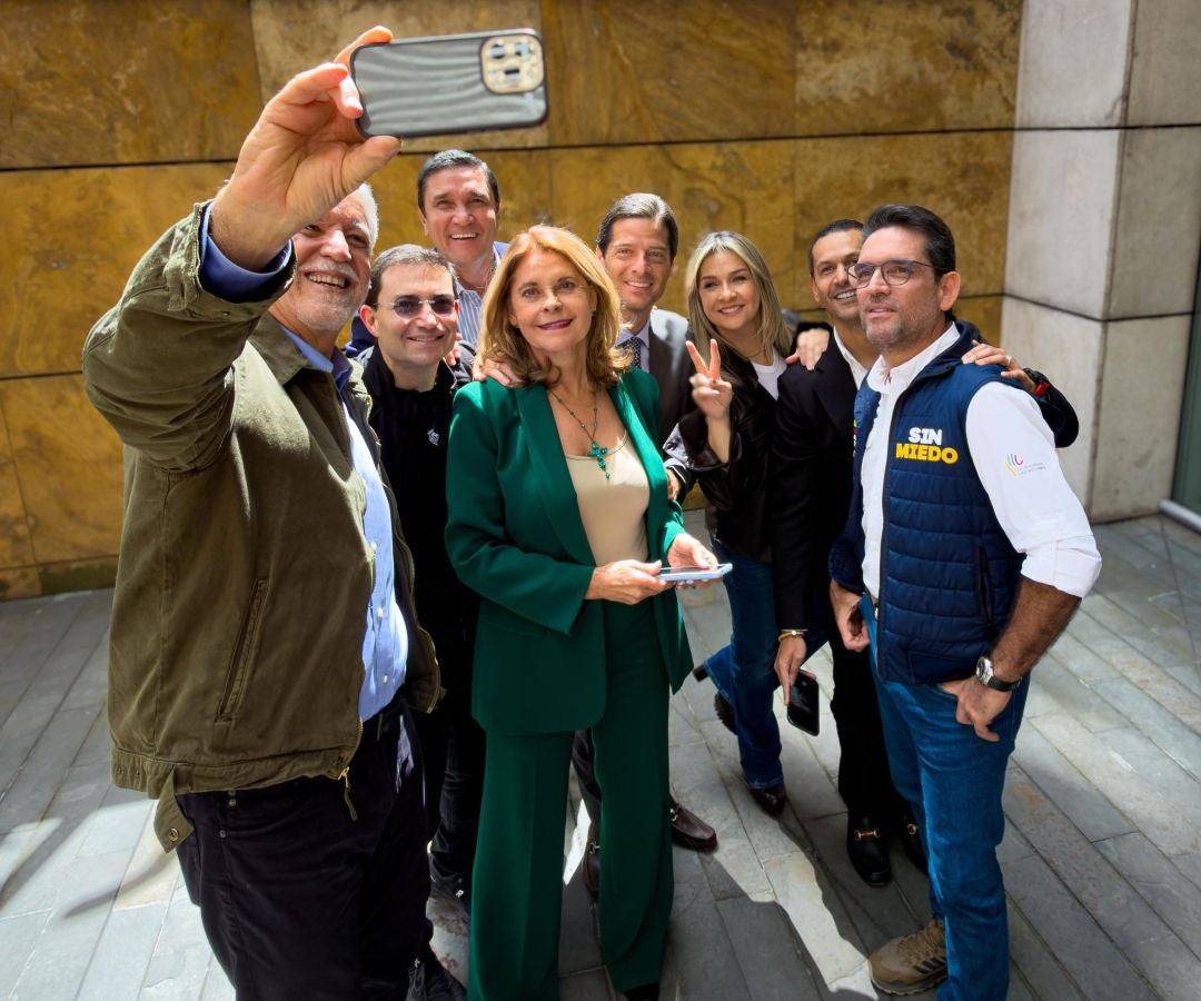 Se cocina nueva alianza política tras la reunión de ocho precandidatos presidenciales