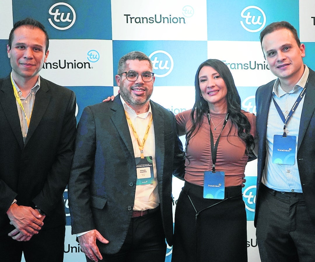 Juan Sebastián Millán, gerente de crédito de Kredit Plus; Manuel Pizarro, gerente de riesgo de Kredit Plus; María Victoria Blanco, sales lead deTransUnion; y Orlando González de Kredit Plus.