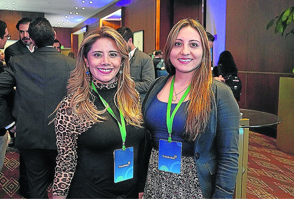 Natalia García, responsable de cobranza; y Eliana Gonzá́lez, coordinadora de credito de Natura.