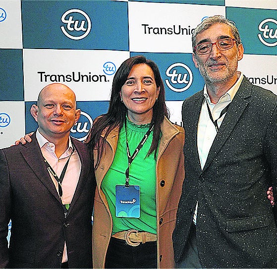 Oscar Ariza, gerente pre- ventas de Transunion; Diana Martínez, gerente senior de Soluciones de Fraude e Identidad Digital; y Manuel Piñeros, director de Solutions and Business Development.