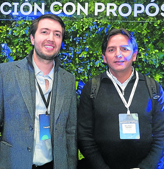Juan Arias, gerente senior de Product Management de TransUnion; y Mauricio Osorio, presidente de Crezcamos.