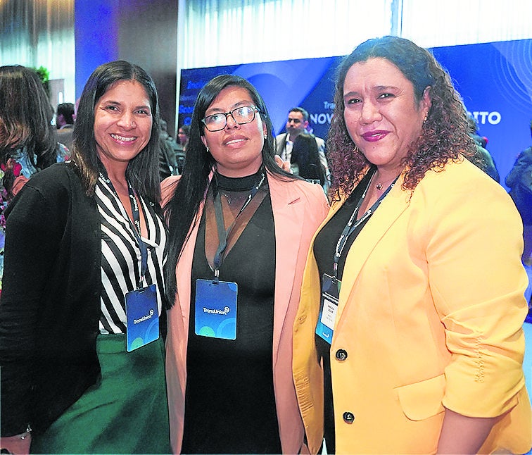 Adriana Vergara, de Banco Caja Social; Eliana Malambo, analista de riesgos de Banco Caja Social; y Sandra Soler, gerente centro de excelencia de Banco Caja Social.