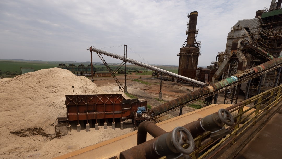 La rentabilidad del azúcar crudo ha disminuido, con una caída de los futuros de aproximadamente 23% en lo que va del año