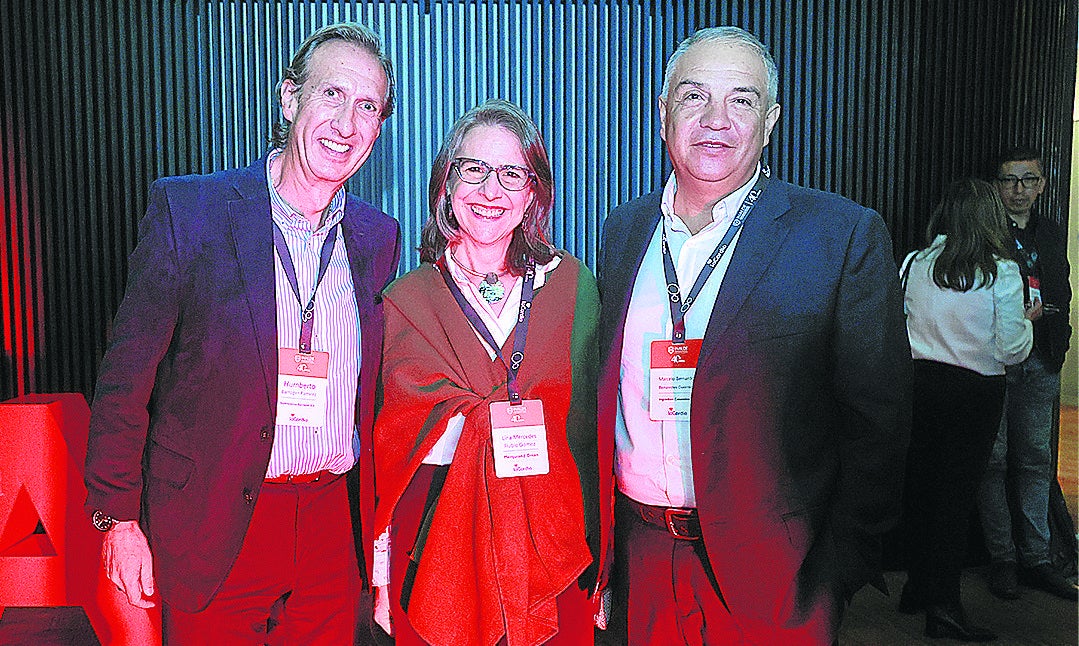 Humberto Barragán, gerente de SuDespenda Barragán; Lina Rubio, gerente comercial de Merquiand Disan; y Marcelo Benavides, director de negocio de Ingredio.