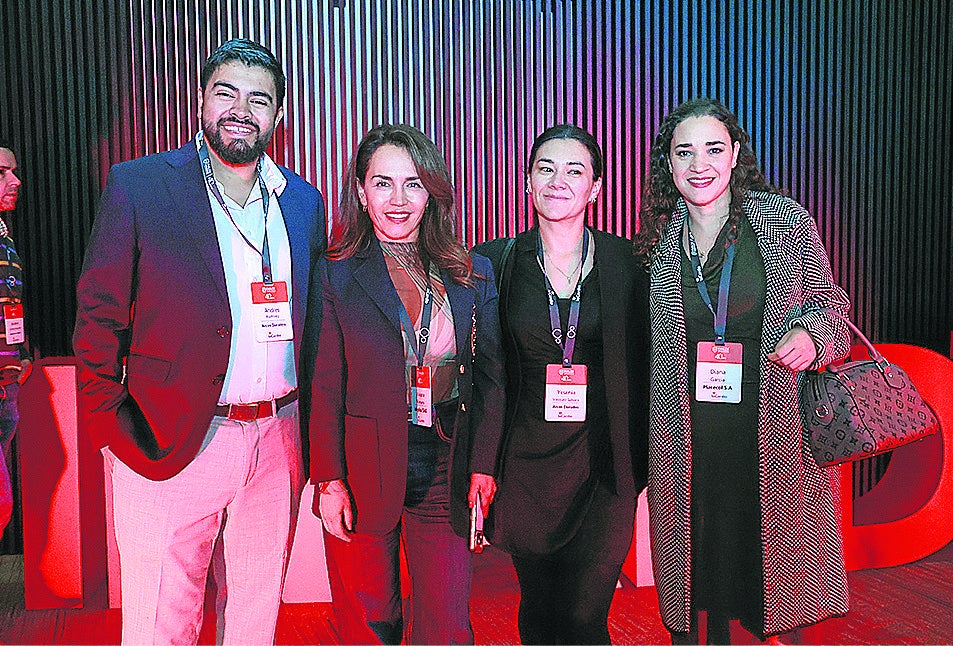 Andrés Ramírez, jefe de planeación de Arcos Dorados; Viviana Romero, gerente de Ideplas; Yesenia Vásquez, gerente de RRHH de Arcos Dorados; y Diana García, gerente de compras Placecol.