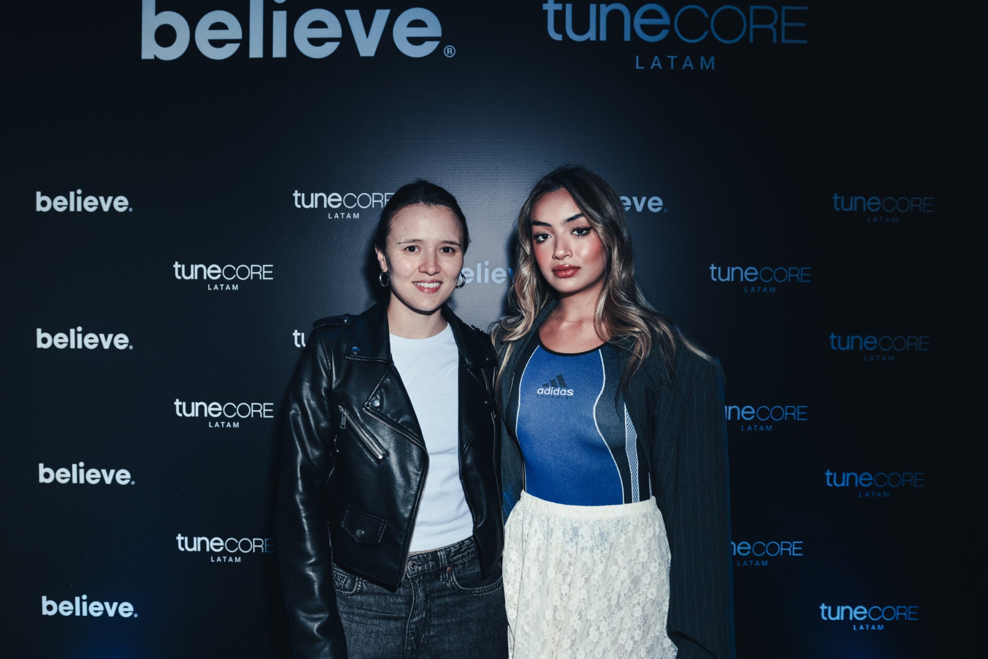 Manuela Martínez, label manager en Mun Records; y Vale Garzón, cantautora colombiana.