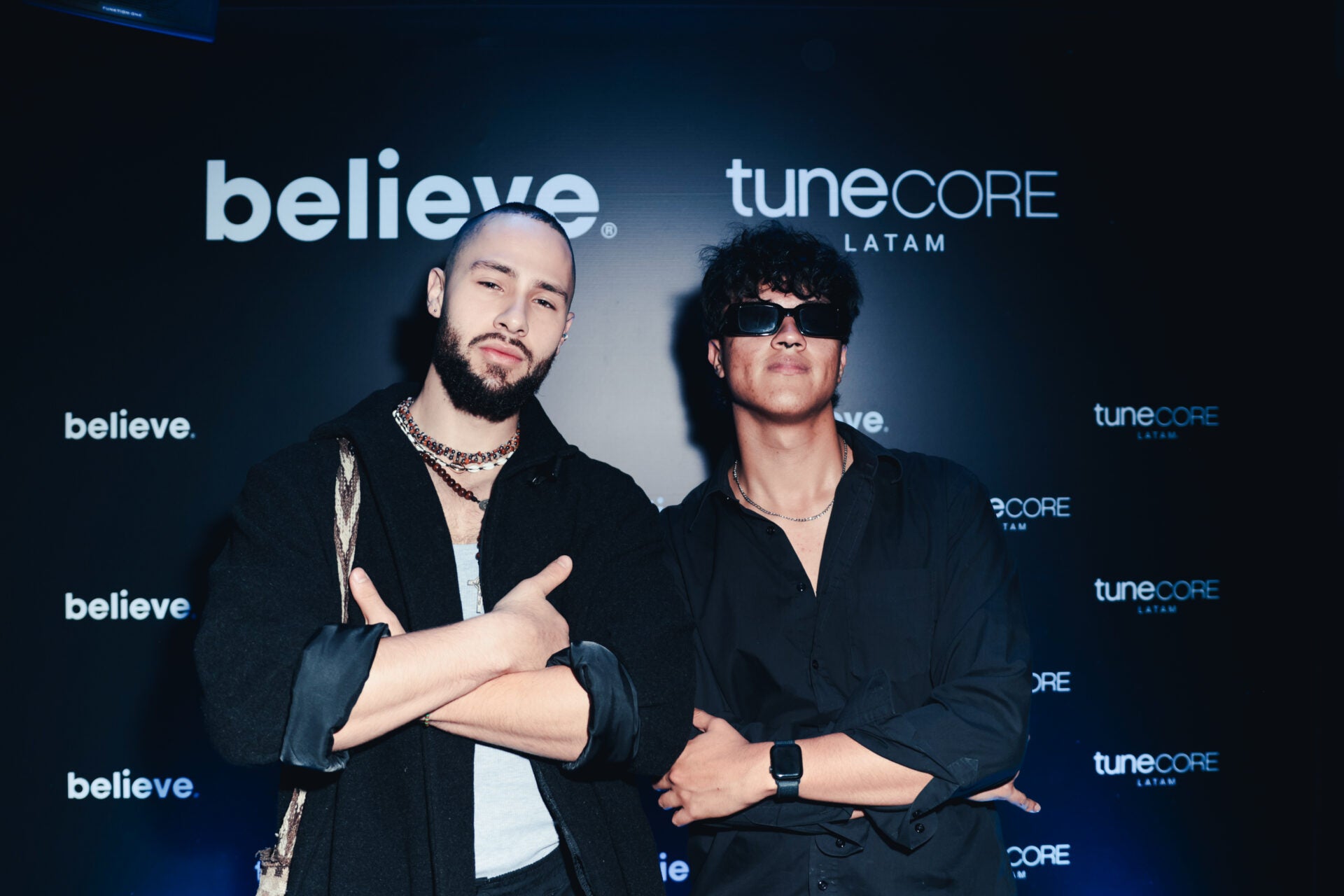 Nicolas Ceballo Trujillo, músico y productor musical; y Duván Jiménez González, creador de contenido.