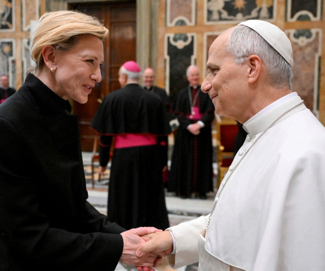 Cate Blanchett y el Papa León XIV