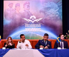 Ministerio de Defensa Nacional entregó detalles sobre la firma del contrato con la empresa suiza Saab Ministerio de Defensa Nacional entregó detalles sobre la firma del contrato con la empresa suiza Saab