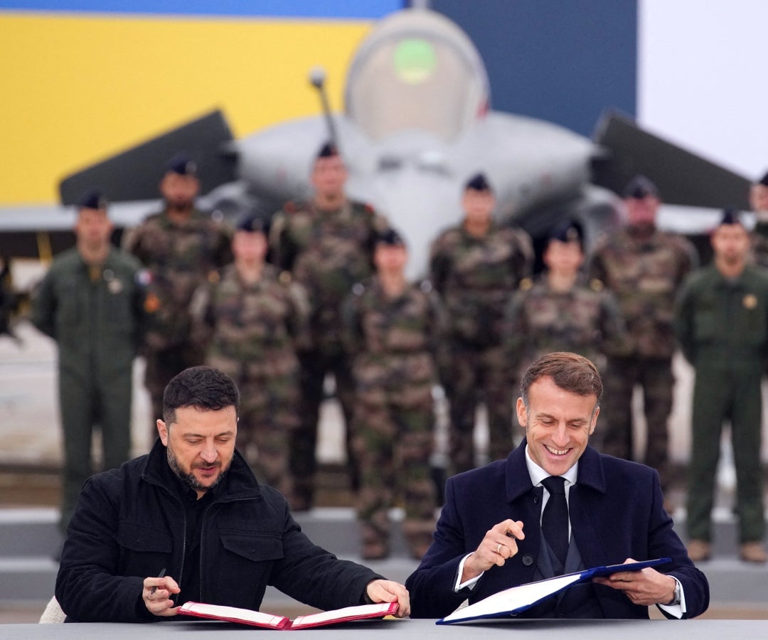 Ucrania y Francia firman acuerdo de apoyo militar