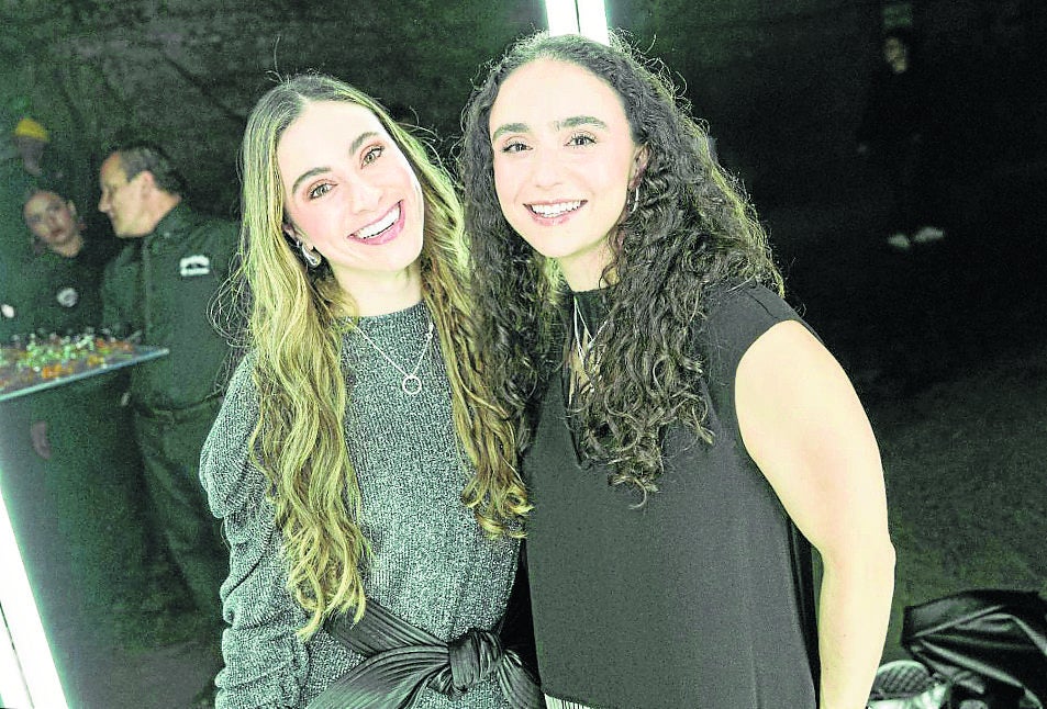 Las influenciadoras Sofía Reyes; y Melissa Libos, durante el evento.