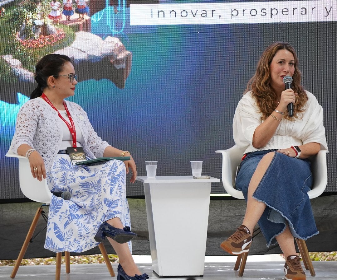 Elvia Rocío Cuenca, de la Gobernación, con Mónica Delgado, CEO de Hero.