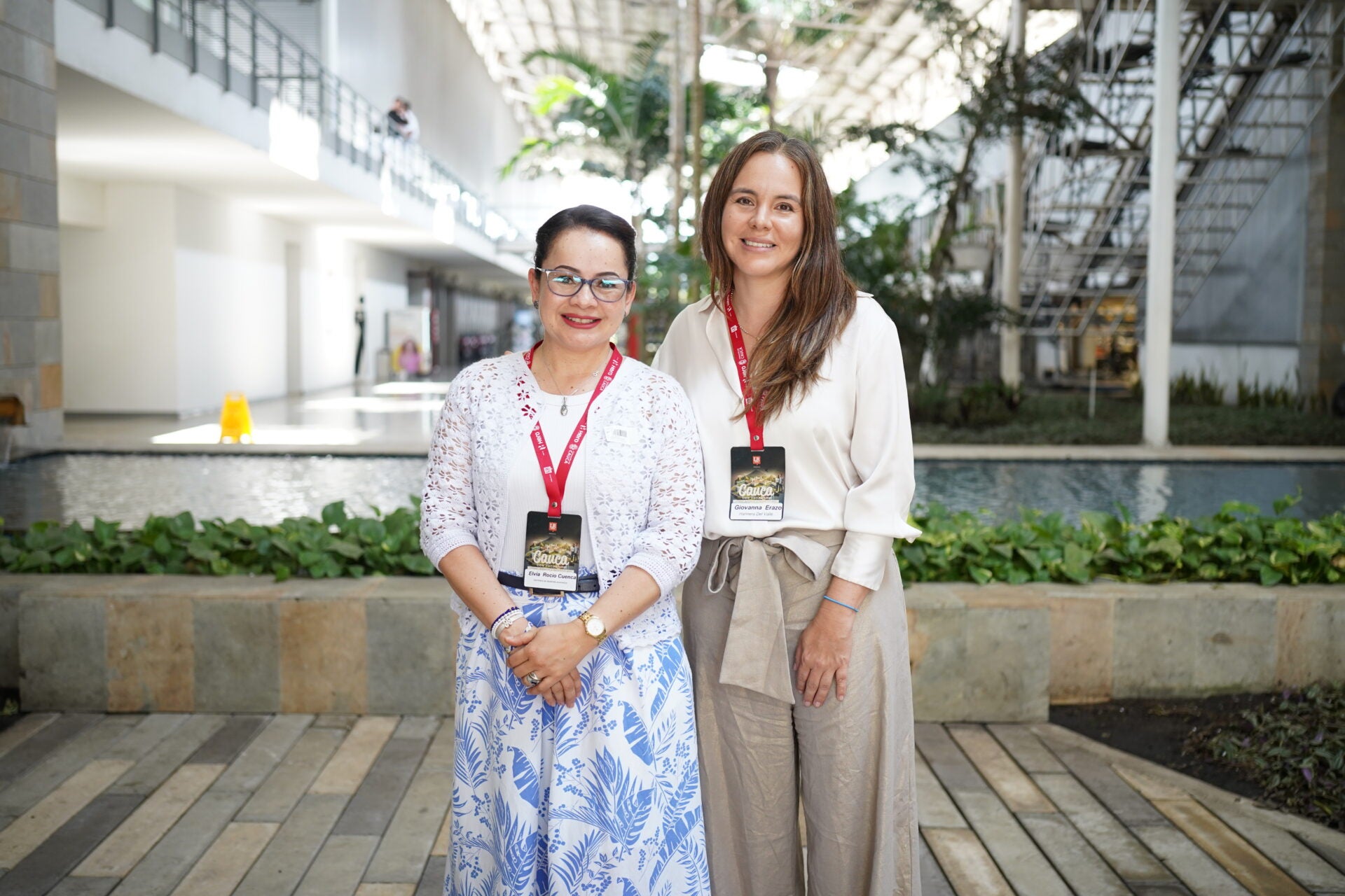 Elvia Rocío Cuenca, secretaria de Desarrollo Económico y Competitividad de la Gobernación del Cauca; y Giovanna Erazo, gerente de gestión humana y sostenibilidad de Harinera del Valle.