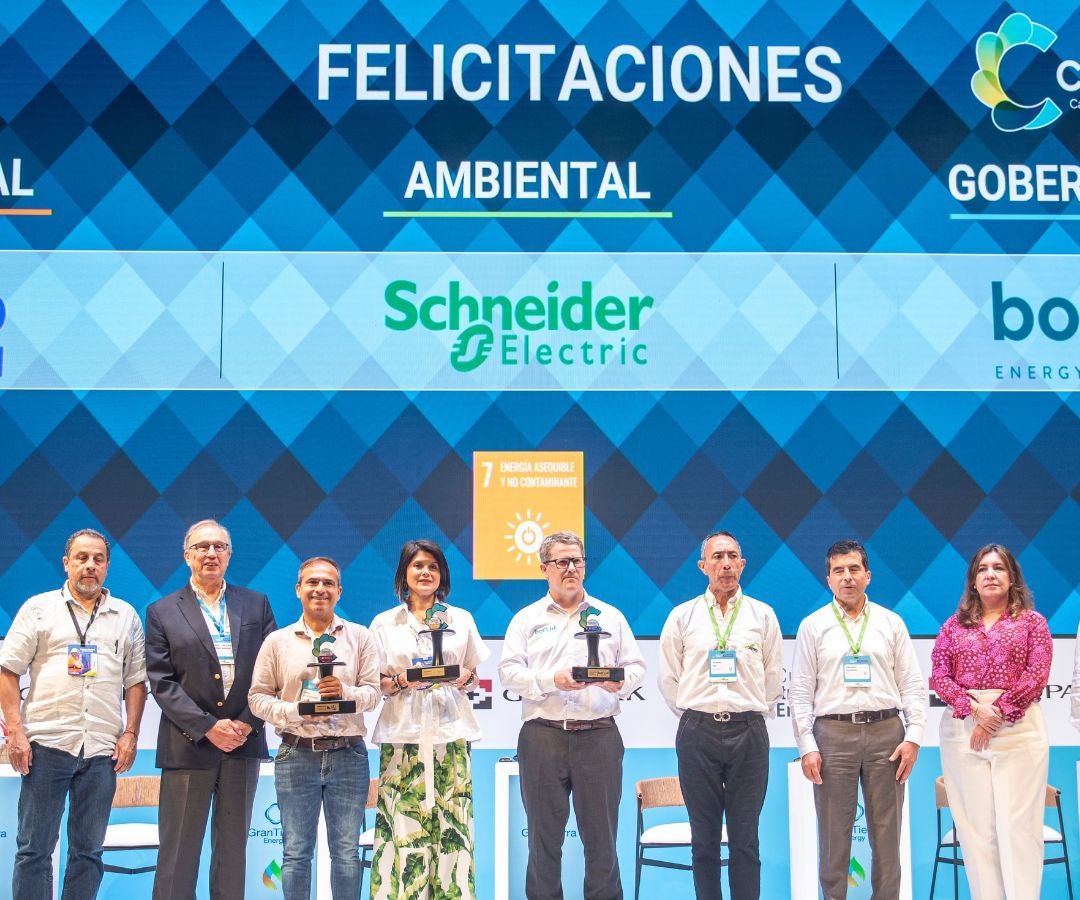 Ganadores de los Premios de Sostenibilidad Campetrol 2024 recibieron sus reconocimientos durante la ceremonia celebrada el año pasado.