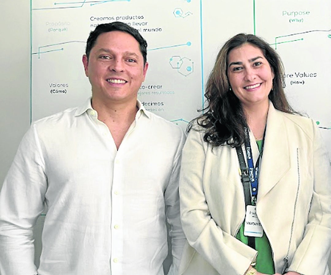 Alejandro Venegas, fundador y CEO de Tarkus Pharma Lab; y Daniela Bittencourt, investigadora de Embrapa.