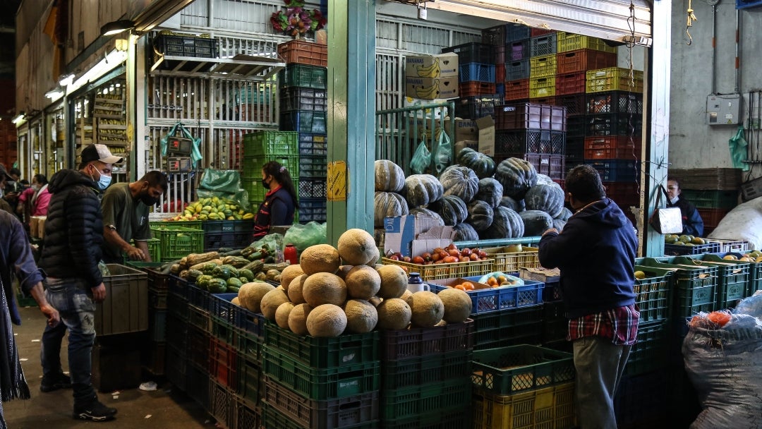 La papa pastusa bajó de precio mientras la cebolla cabezona y el tomate chonto subían