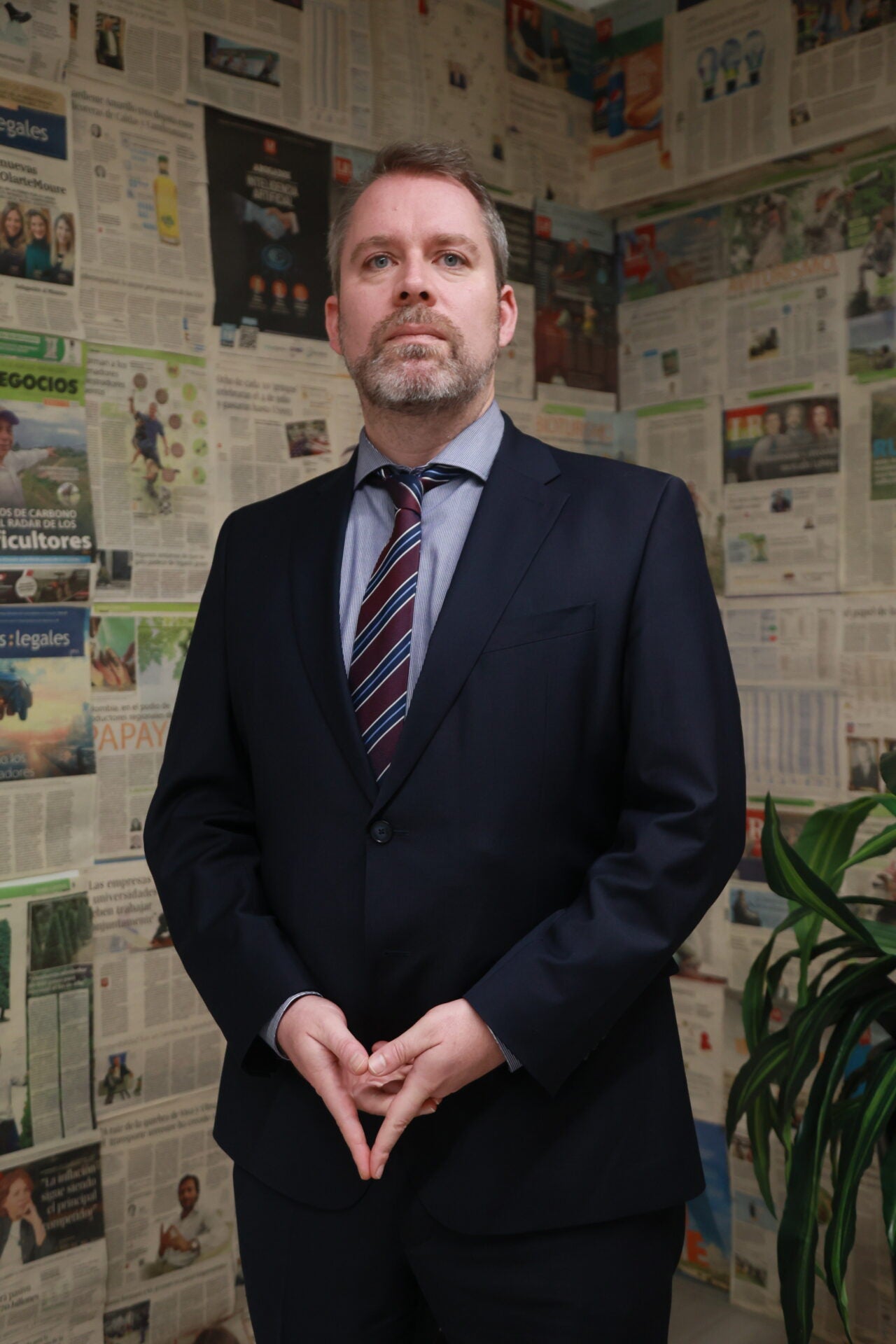 Simon herchen, embajador adjunto de Alemania en Bogotá,