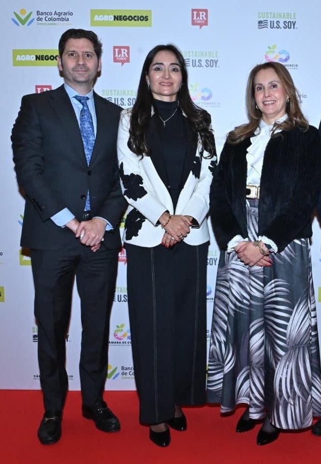 Fabio Marin, asesor de presidencia del Banco Agrario; Diana Gómez, vicepresidenta administrativa Banco Agrario; y Angélica Rocha, vicepresidenta de Banca Agropecuaria.