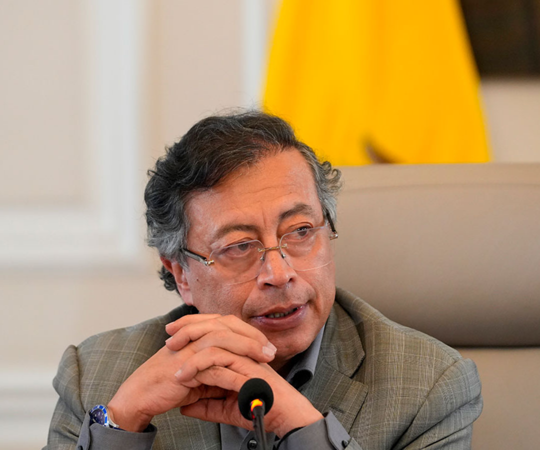 Petro responde a Uribe por críticas a la Corte y al decreto de emergencia económica